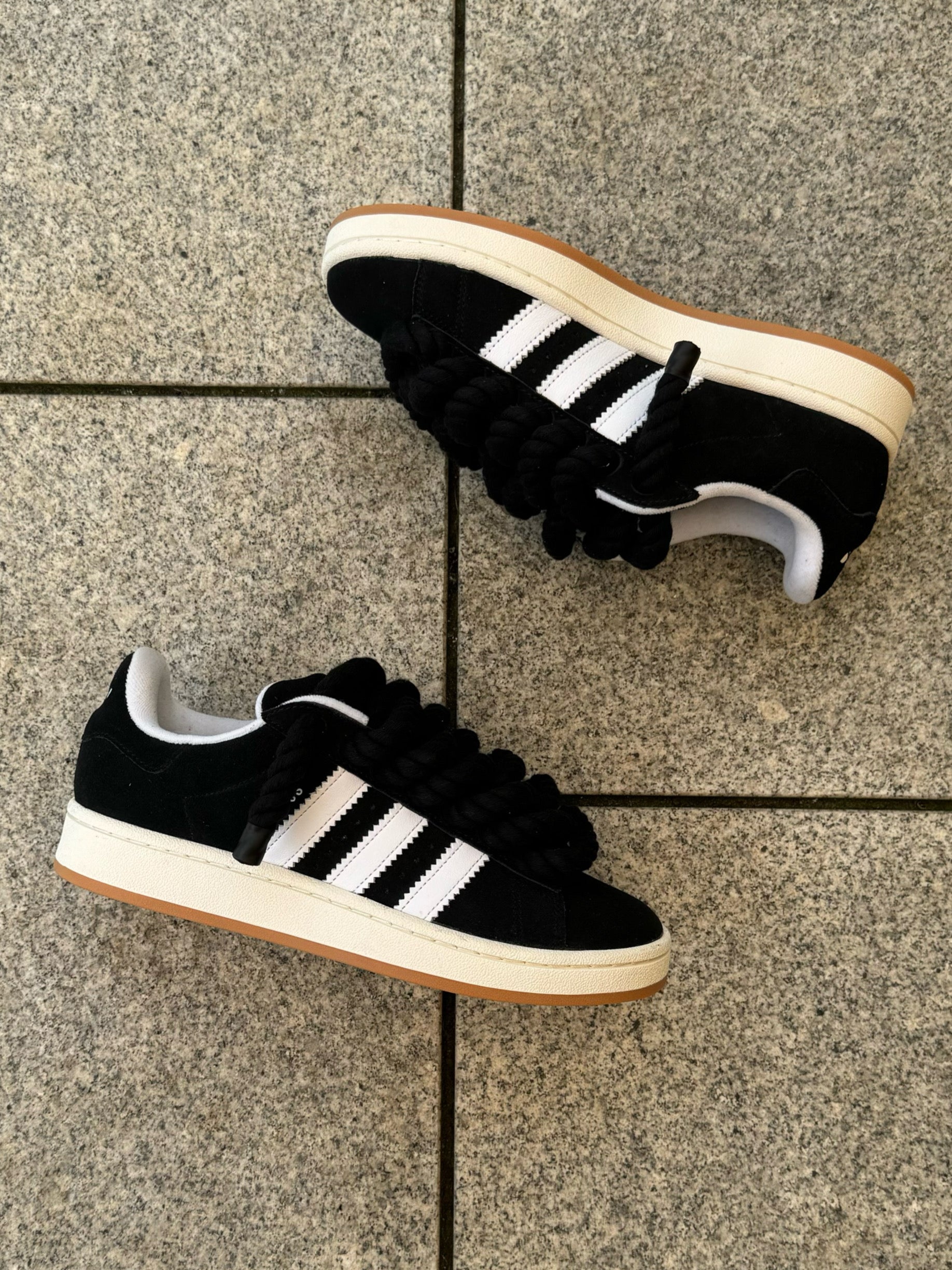 All black adidas campus online